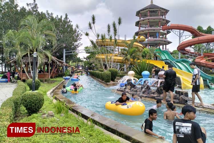 Libur Lebaran, Ribuan Wisatawan Padati Wisata Tee Jay Water Park Tasikmalaya