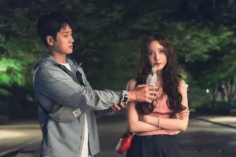 Ahn Bo Hyun dan Yoona Bikin Gemas di Still Cut Film Pretty Crazy