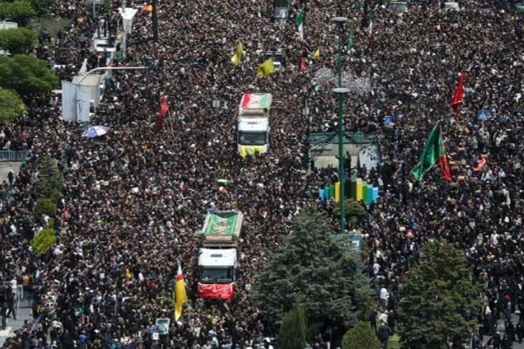 Jutaan Warga Iran Antar Jenazah Ebrahim Raeisi ke Pemakaman