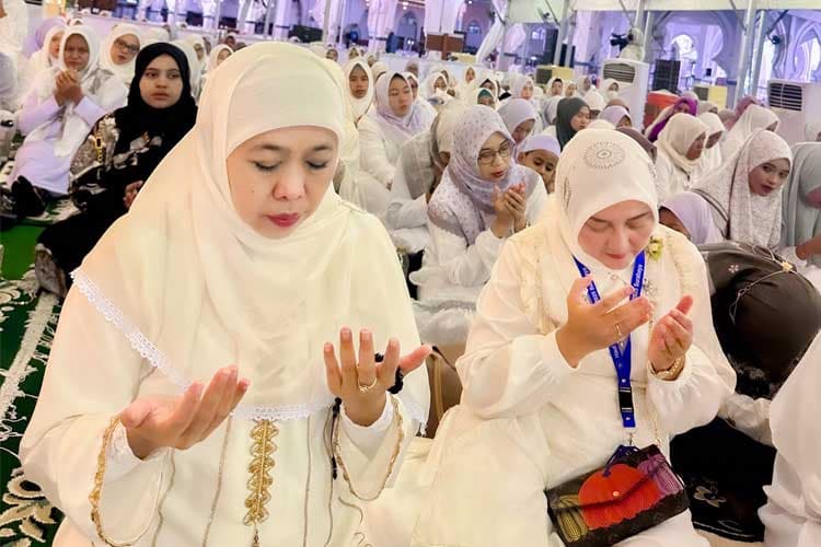 Ratusan Ribu Jamaah Hadiri Haul Akbar Ponpes Assalafi Al Fitrah, Begini Kekaguman Khofifah