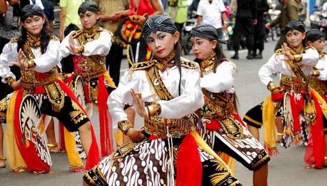 Sebagai Media Pemujaan, 5 Tarian Indonesia ini Berbau Mistis